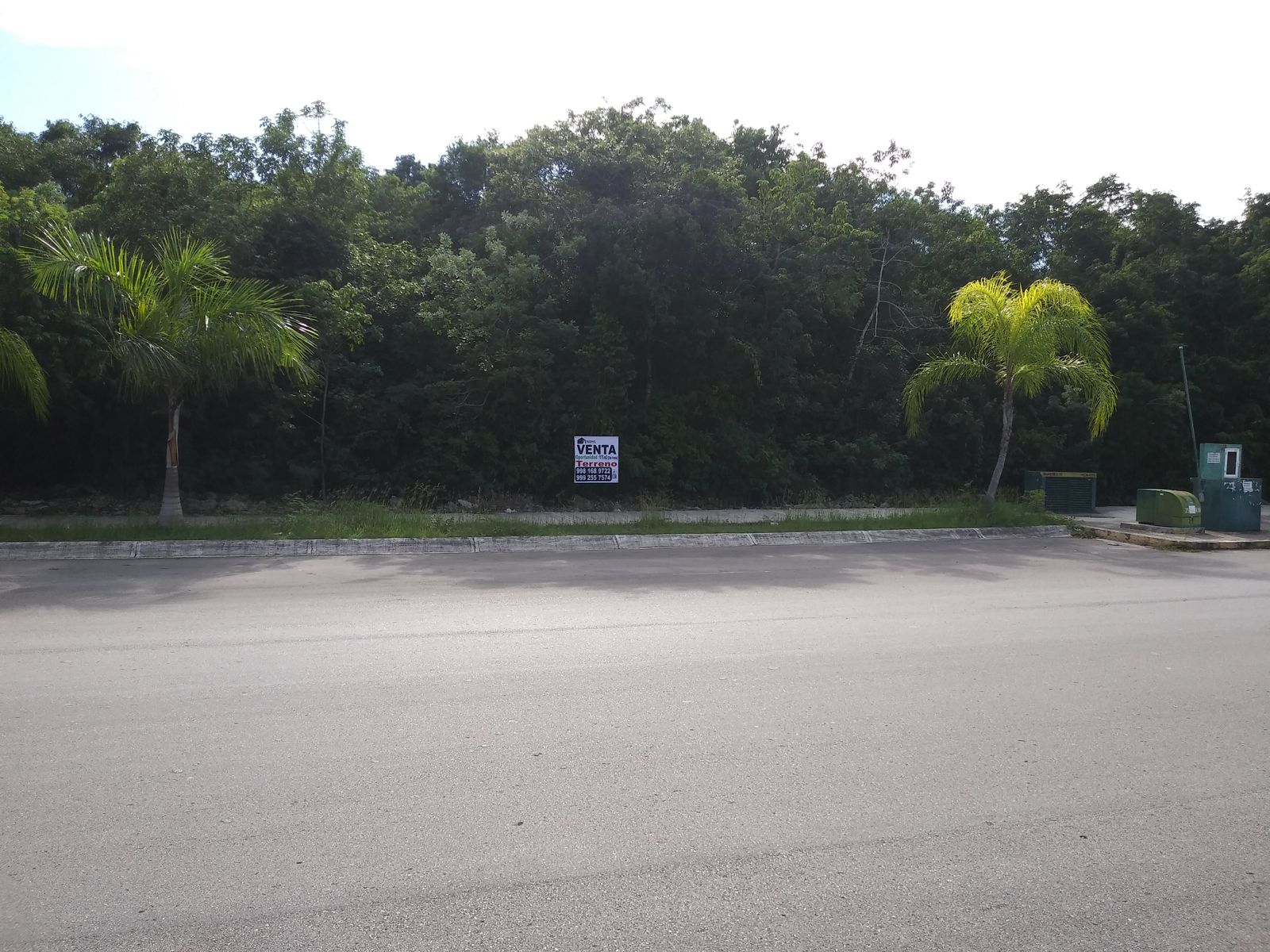 Terreno Comercial en Venta- Av. Universidades, Playa del Carmen